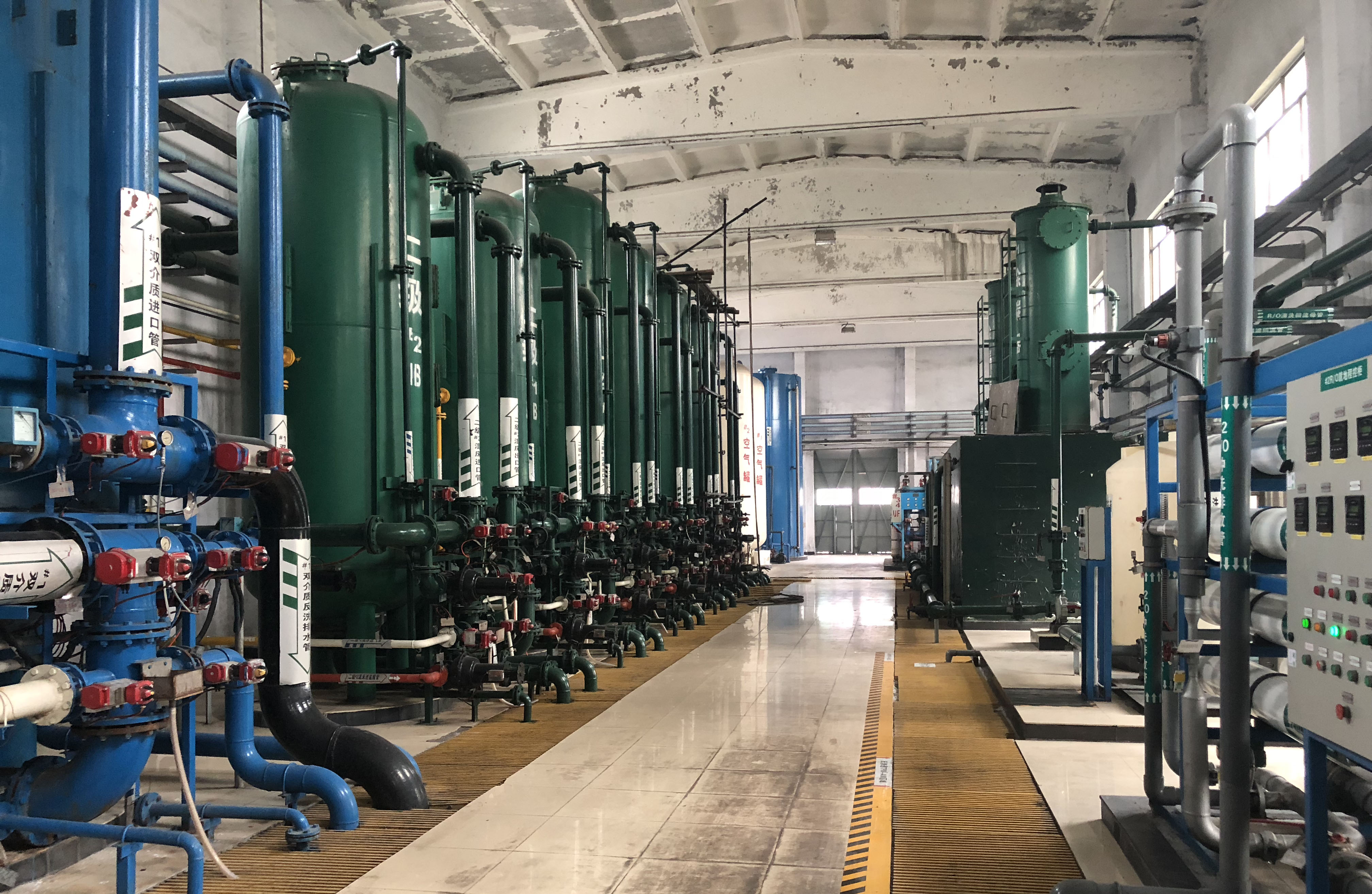 小型純凈水設(shè)備都包括哪些設(shè)備？